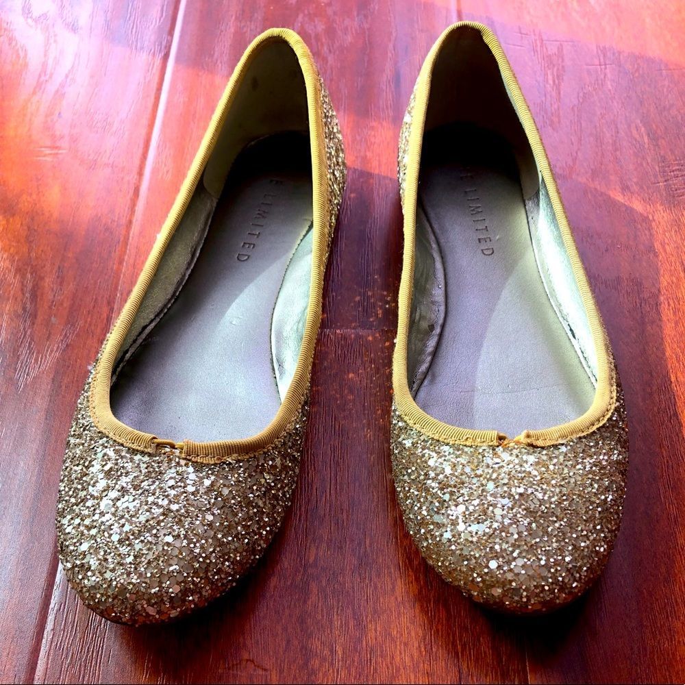 The limited pre loved gold glitter flats. Size 8.